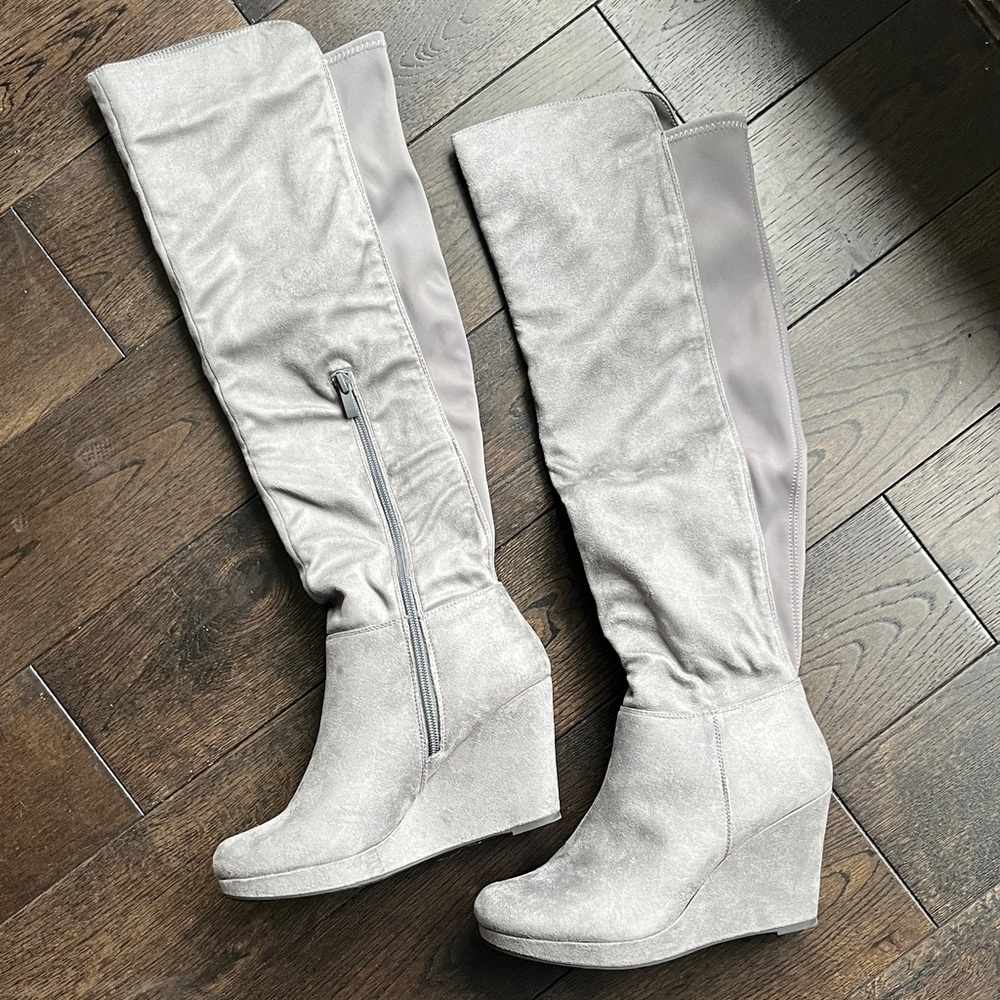 Chinese Laundry Women's Lulu Gray Sueded Wedge Heeled Boots